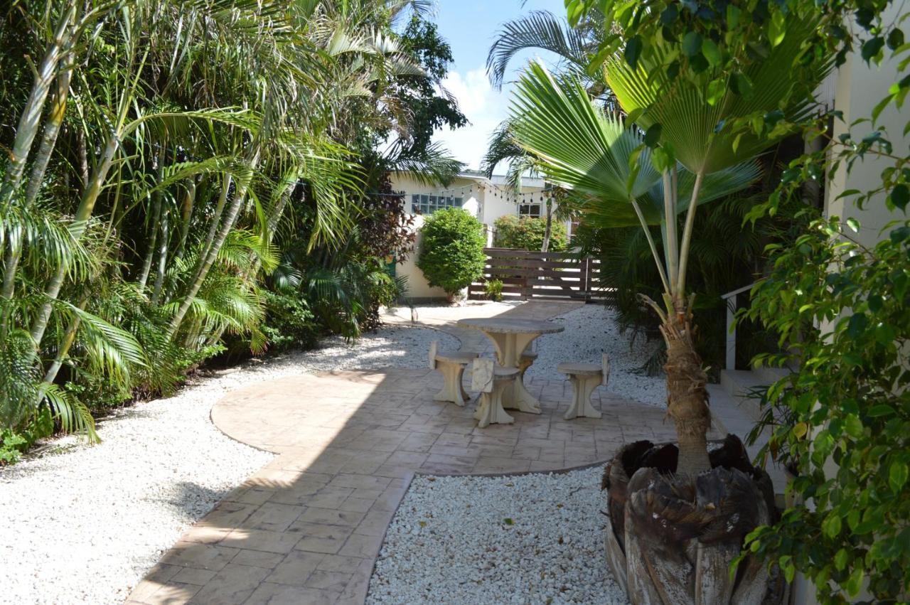 Bananas Apartments Adults Only Palm Beach Eksteriør bilde